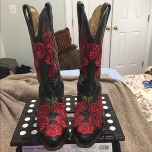 Black Cowboy western boots embroidered red roses